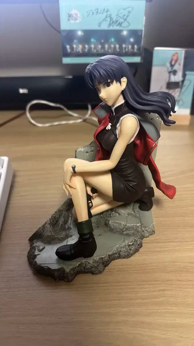 エヴァンゲリオン 三郷 フィギュア