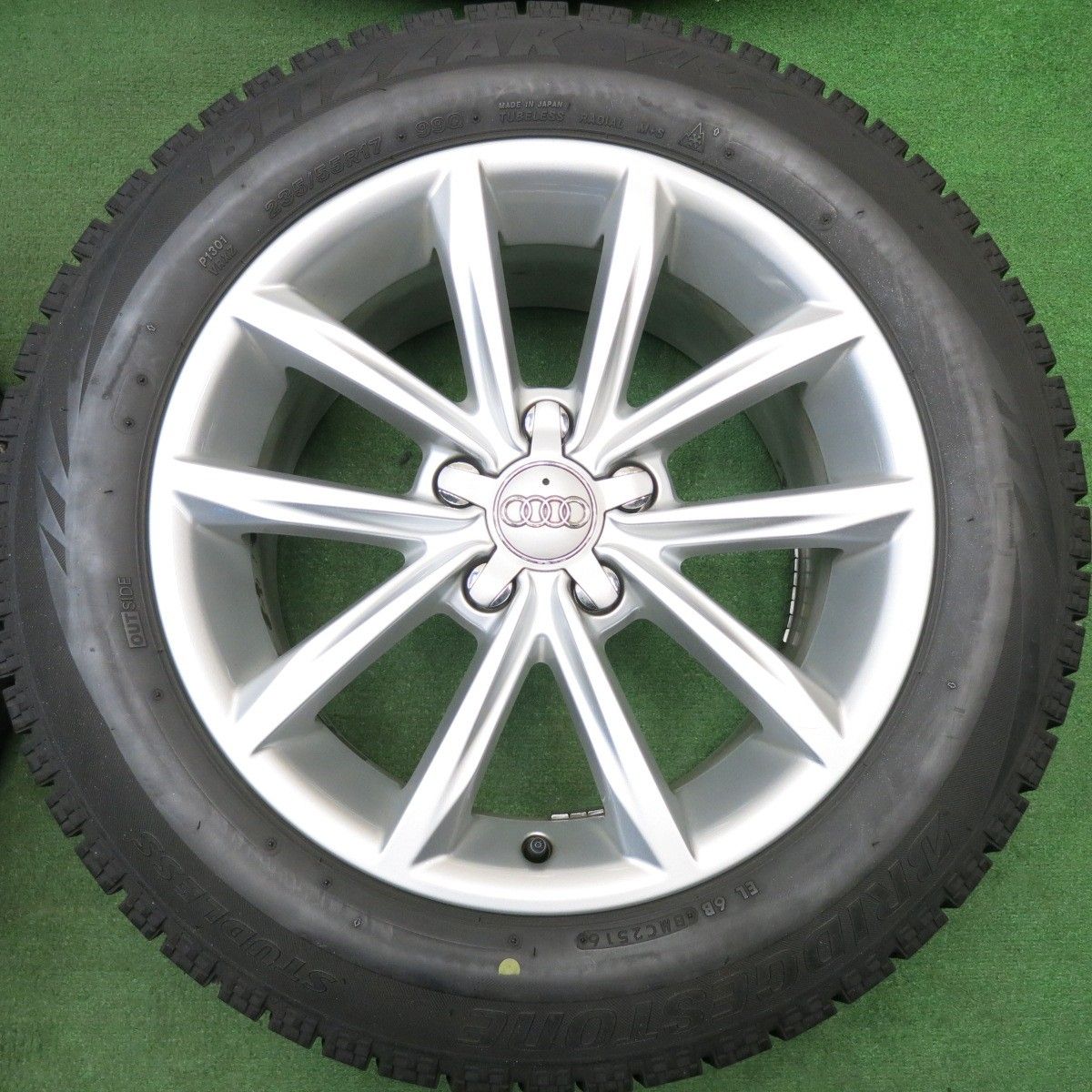 バリ溝！キレイ！9.5分☆アウディ TT 8J 純正 235/55R17 スタッドレス 