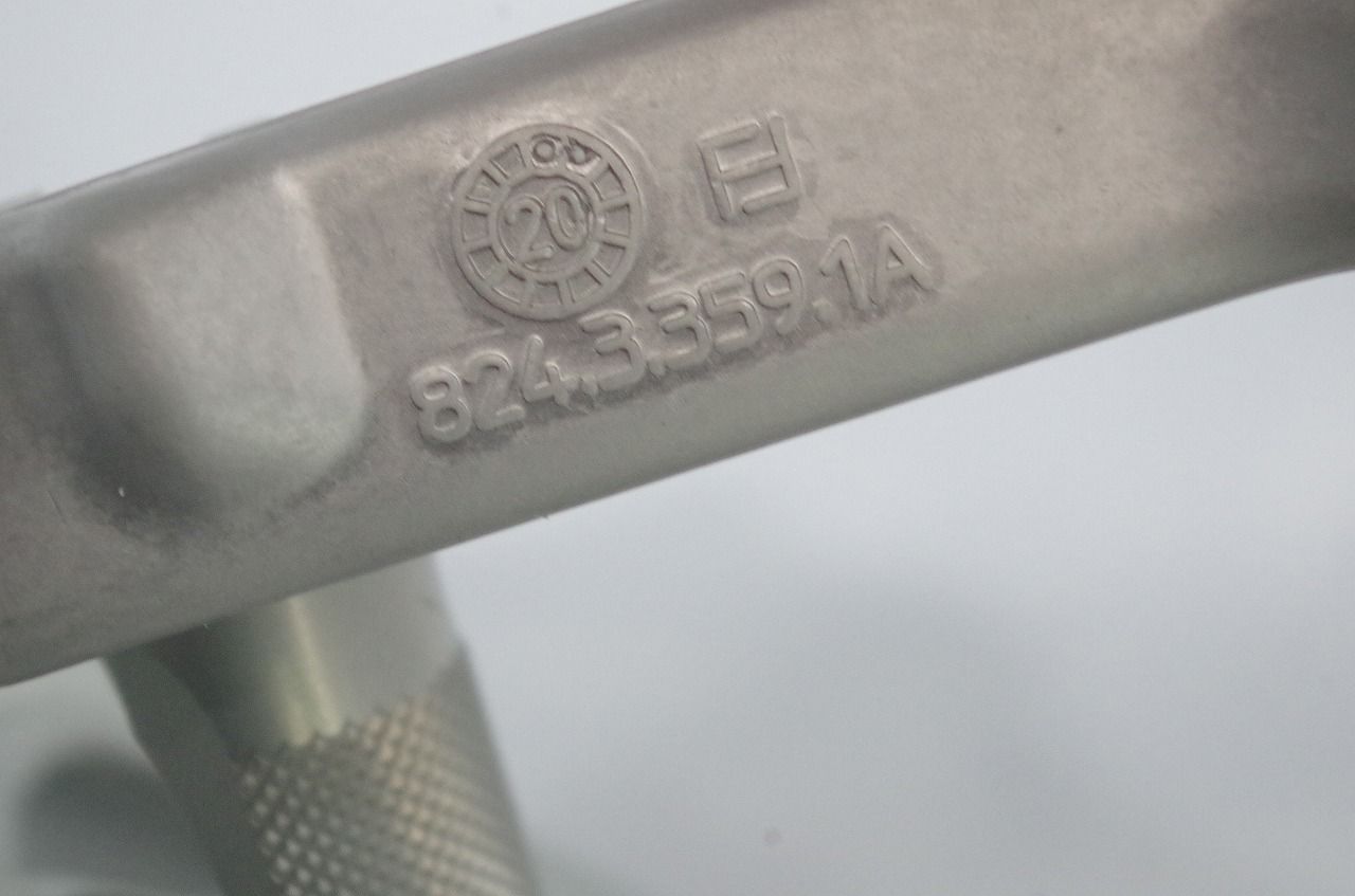 純正 タンデムステップ