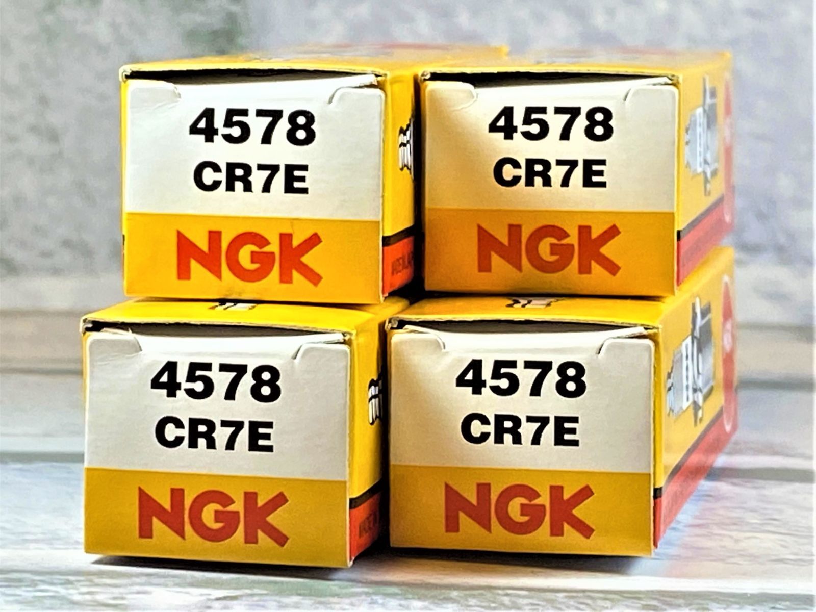 ＮＧＫ　ＣＲ７Ｅ　４本セット　ヤマハ　ＪＯＧ、ＤＸ、ＺＲ　ＳＡ３６Ｊ　０７ー１８　適合　新品！