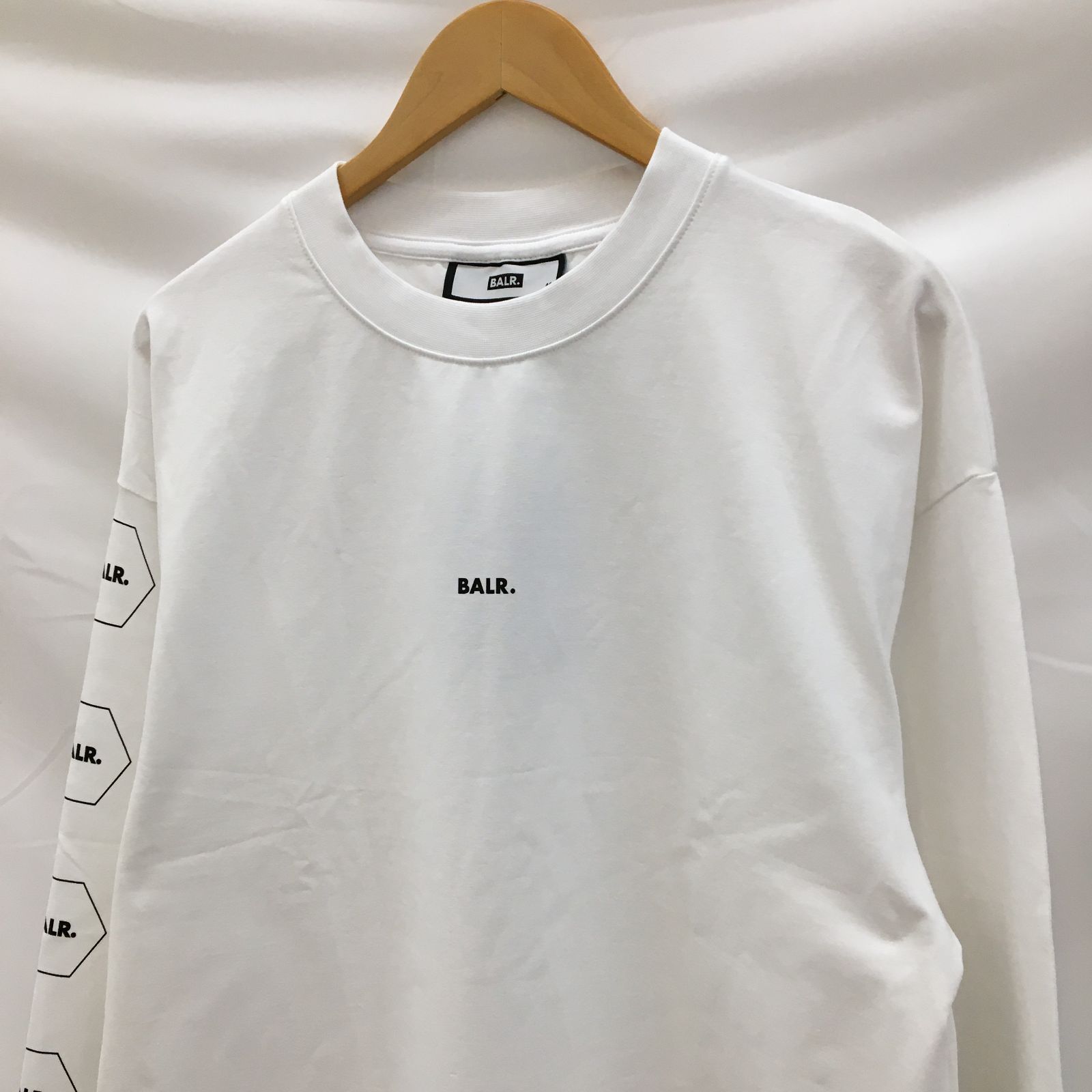 未使用】 【タグ付き】BALR. BRAND BOX FIT LOGO LONGSLEEVE T-SHIRT ボーラー ロゴ ロンT ホワイト  B1111-1055 M /m 241217 01315hi◇128 - メルカリ