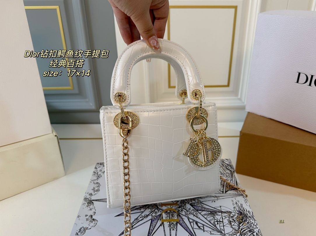 今日 DIOR Lady Dior 満ストーンボタンのハンドバッグ 送料無料で今の在庫は な価格です