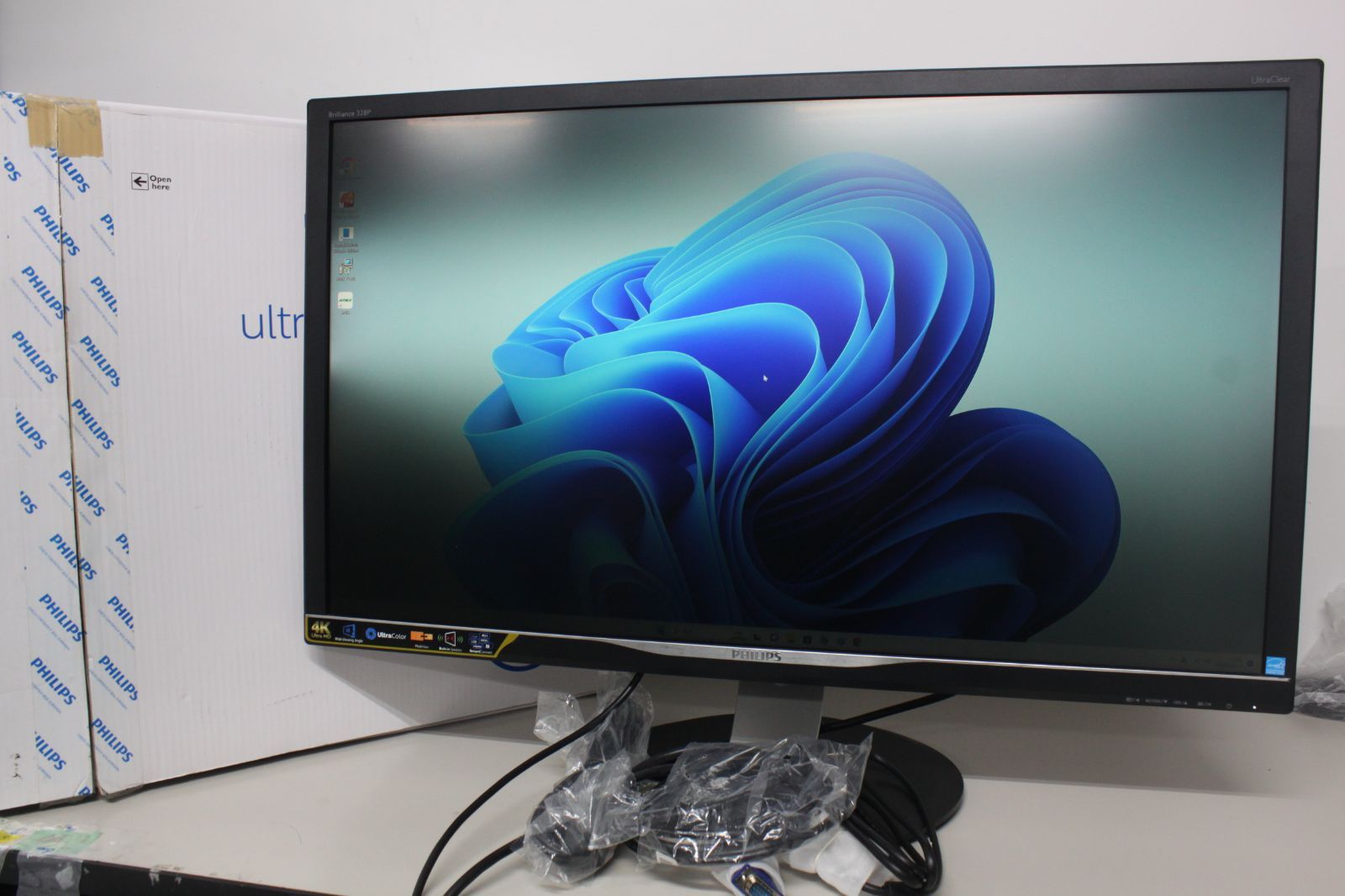 PHILIPS 32インチ 4K ディスプレイ 328P6VUBREB PHILIPS 32インチ 4K