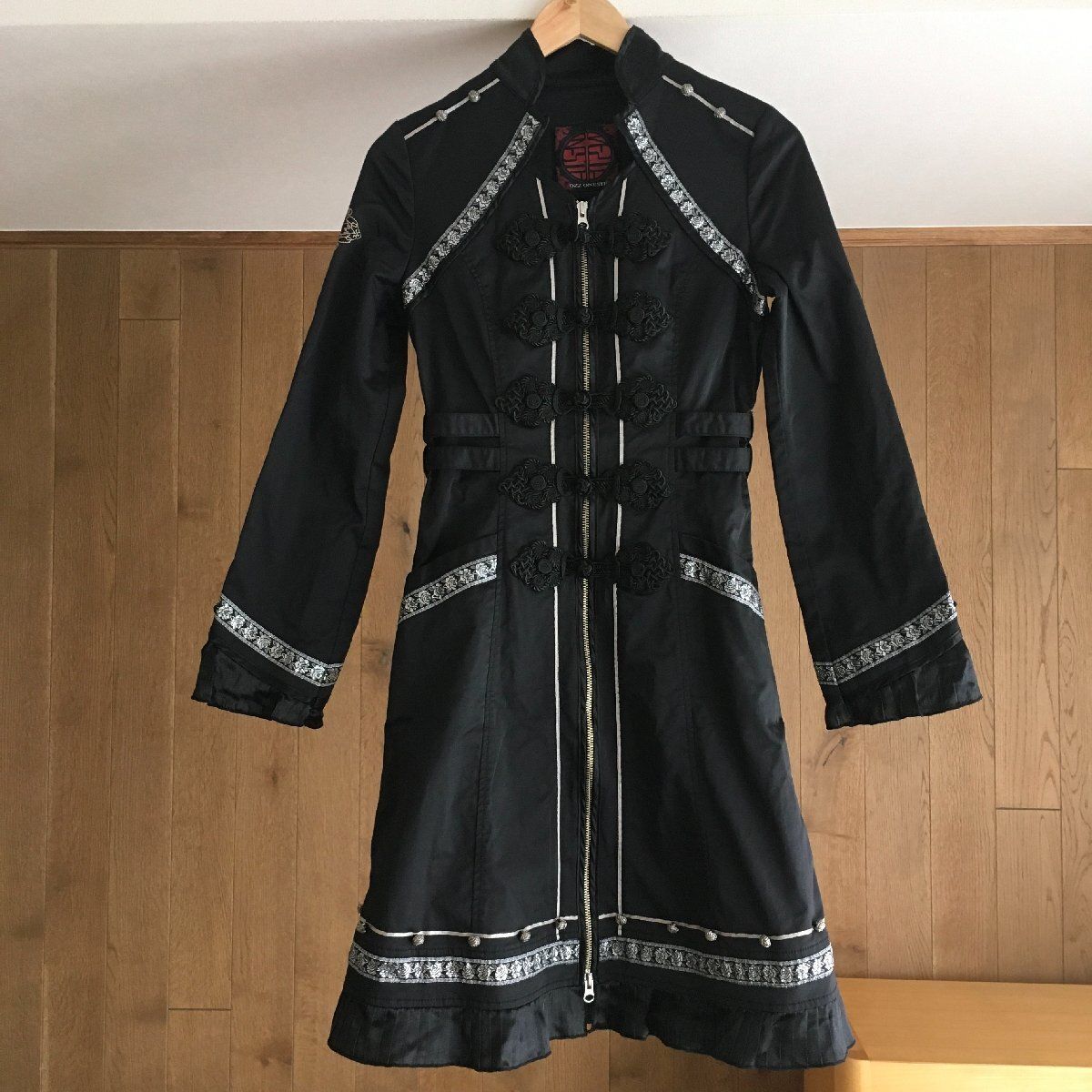 オッズオネスト ワンピース OZZ ONESTE / ローズ刺繍入りビスチェ