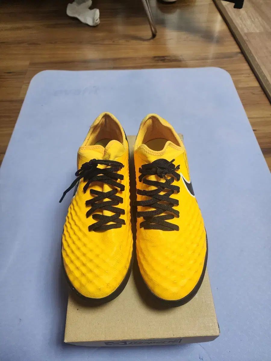 NIKE(ナイキ) マジスタ フィナーレ 2 tf 260 サッカーシューズ