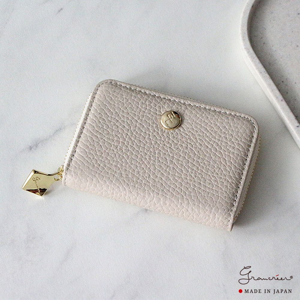 マストアイテムのコインケース／【日本製】イタリア高級シュリンクレザーを使用したコイン ケース。コンパクトながらカード挿れが2箇所あり使い勝手抜群です。交通系ＩＣカードなどを入れても◎汚れや傷が目立ちにくいシュリンクレザーです。(バニラホワイト）  小銭入れ ...