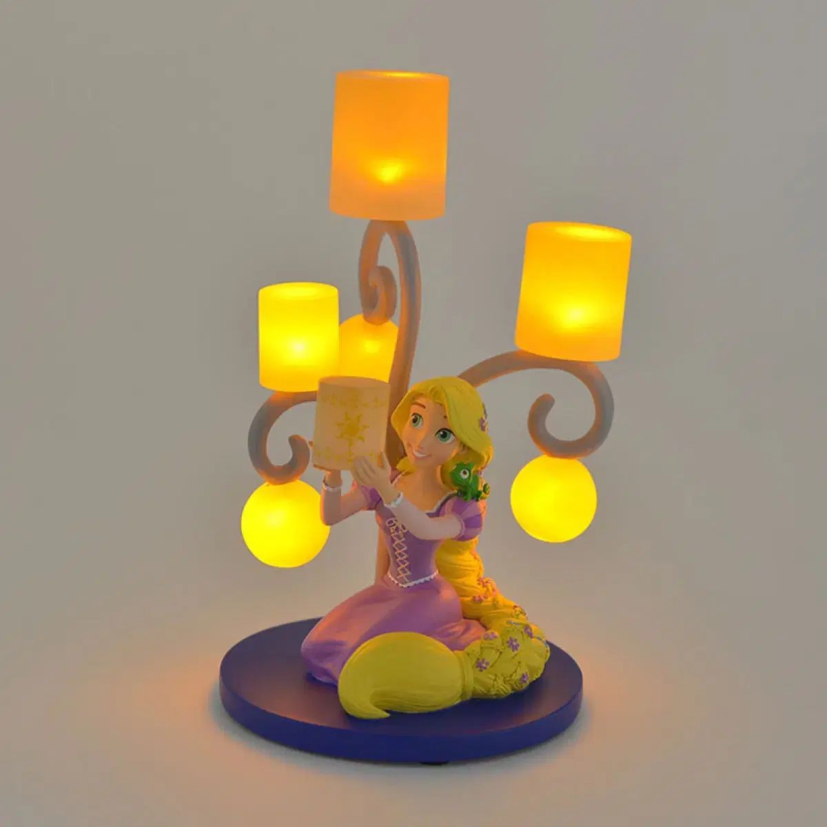 非常に珍しい) ディズニーストア ラプンツェル led フィギュア