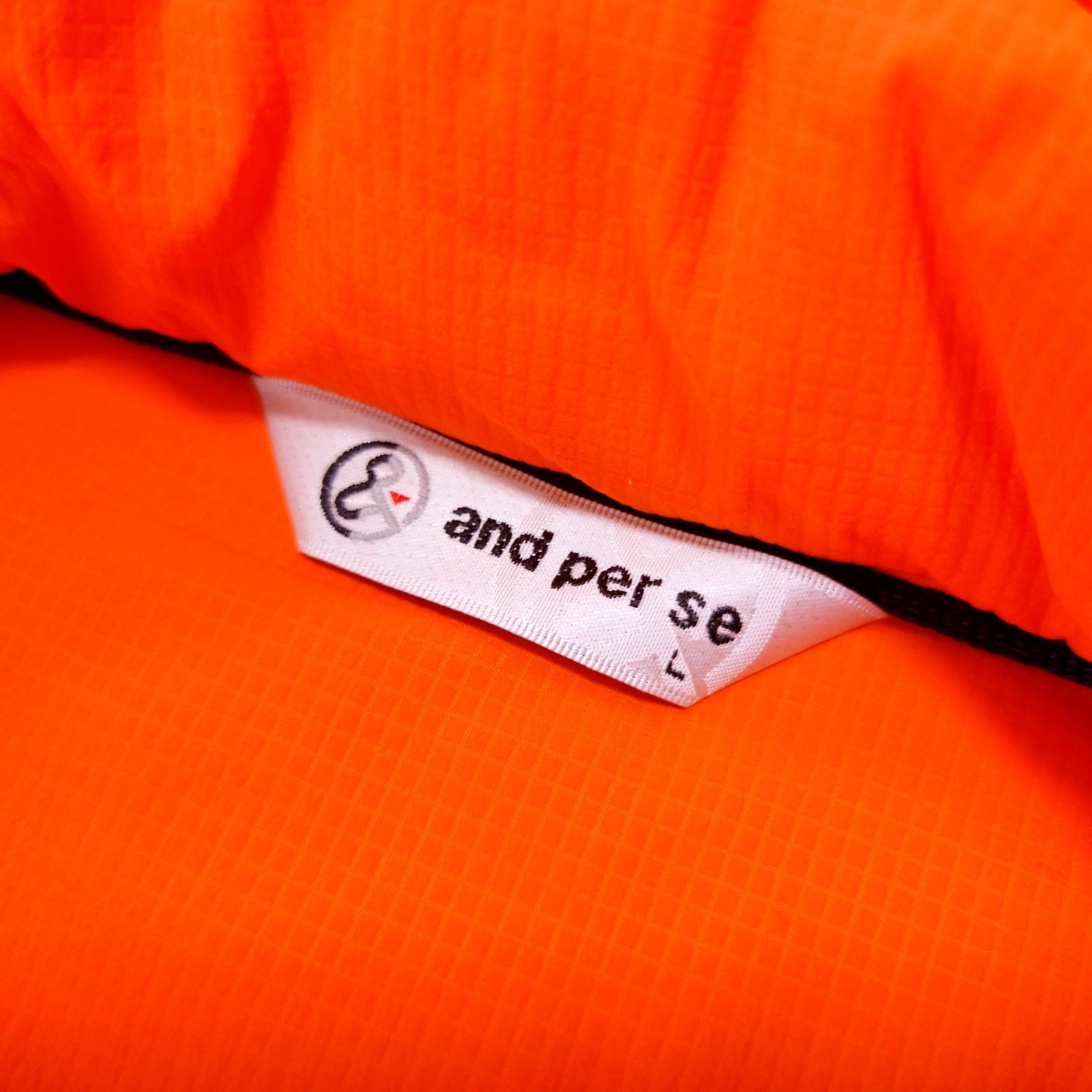 満足保障！ and per se golf 中綿ダウンベスト 両面ロゴ ロゴテープパイピング オレンジ 最大70％割引!