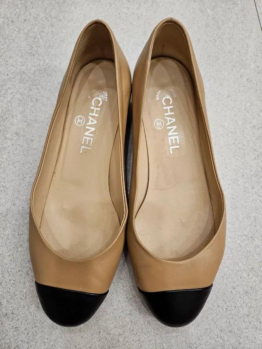CHANEL シャネル ブラックベージュ フラット シューズ 37 5