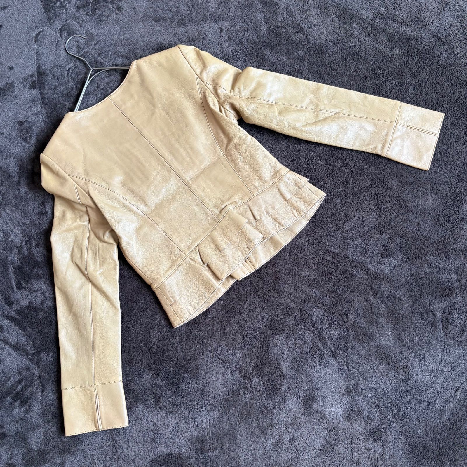 ANAYI】ラムレザーノーカラー裾フリルジャケット/38/ベージュ/羊