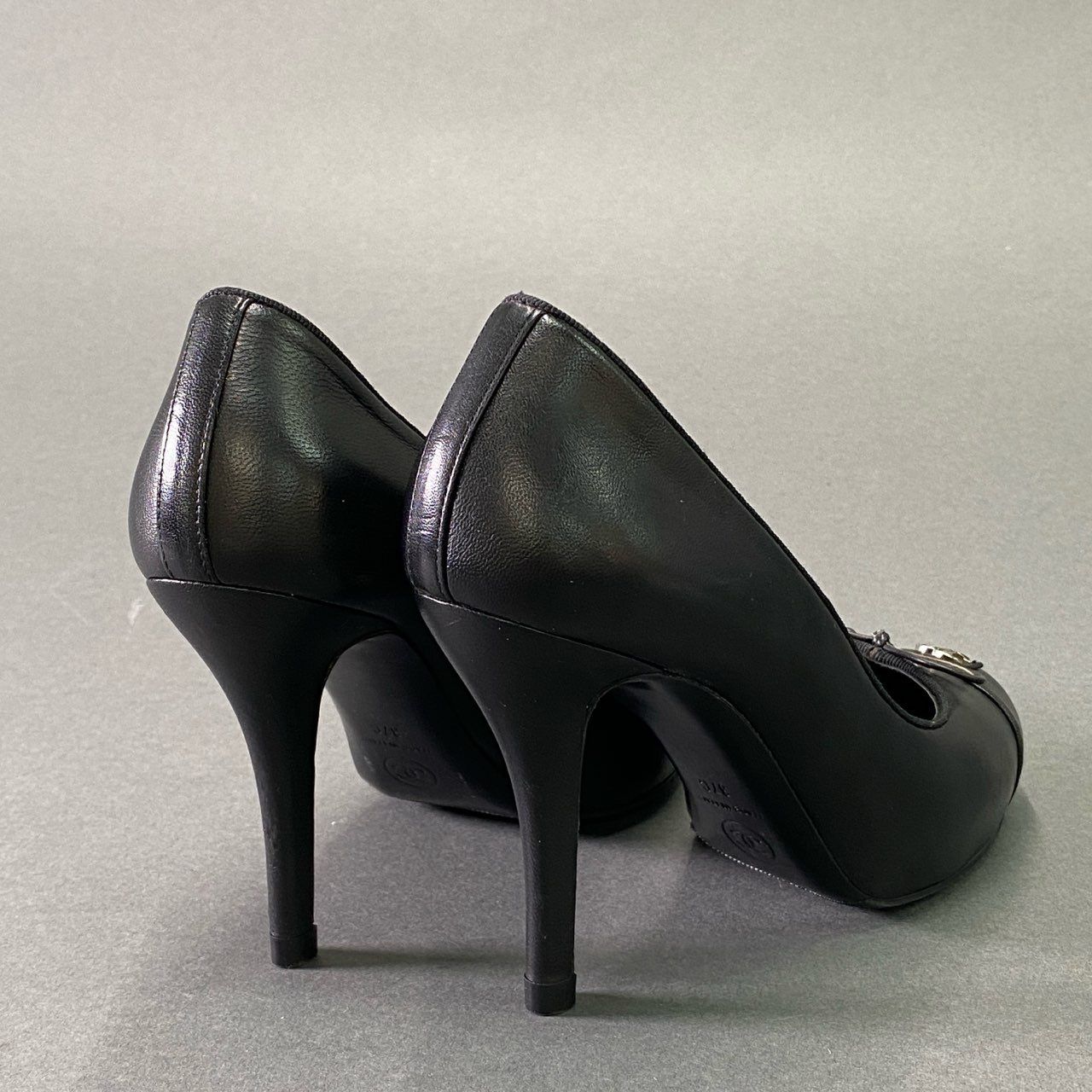 CHANEL シャネル パンプス 37 23.5 ブラック レザー ココマーク 3f8 CHANEL シャネル ココマーク キャップトゥ レザーパンプス