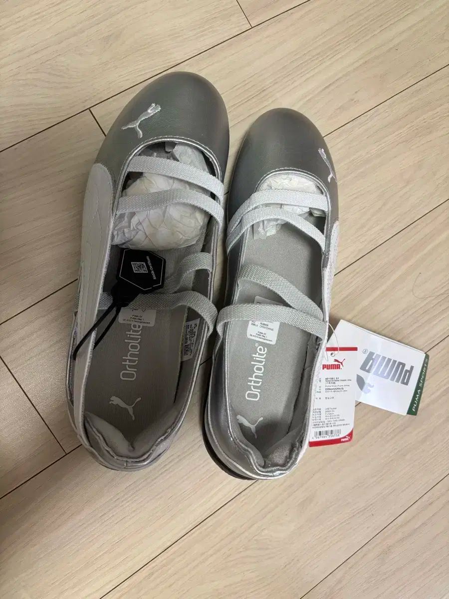 PUMA Ortholite シルバーバレエシューズ Puma Ortholite バレエシューズ シルバー