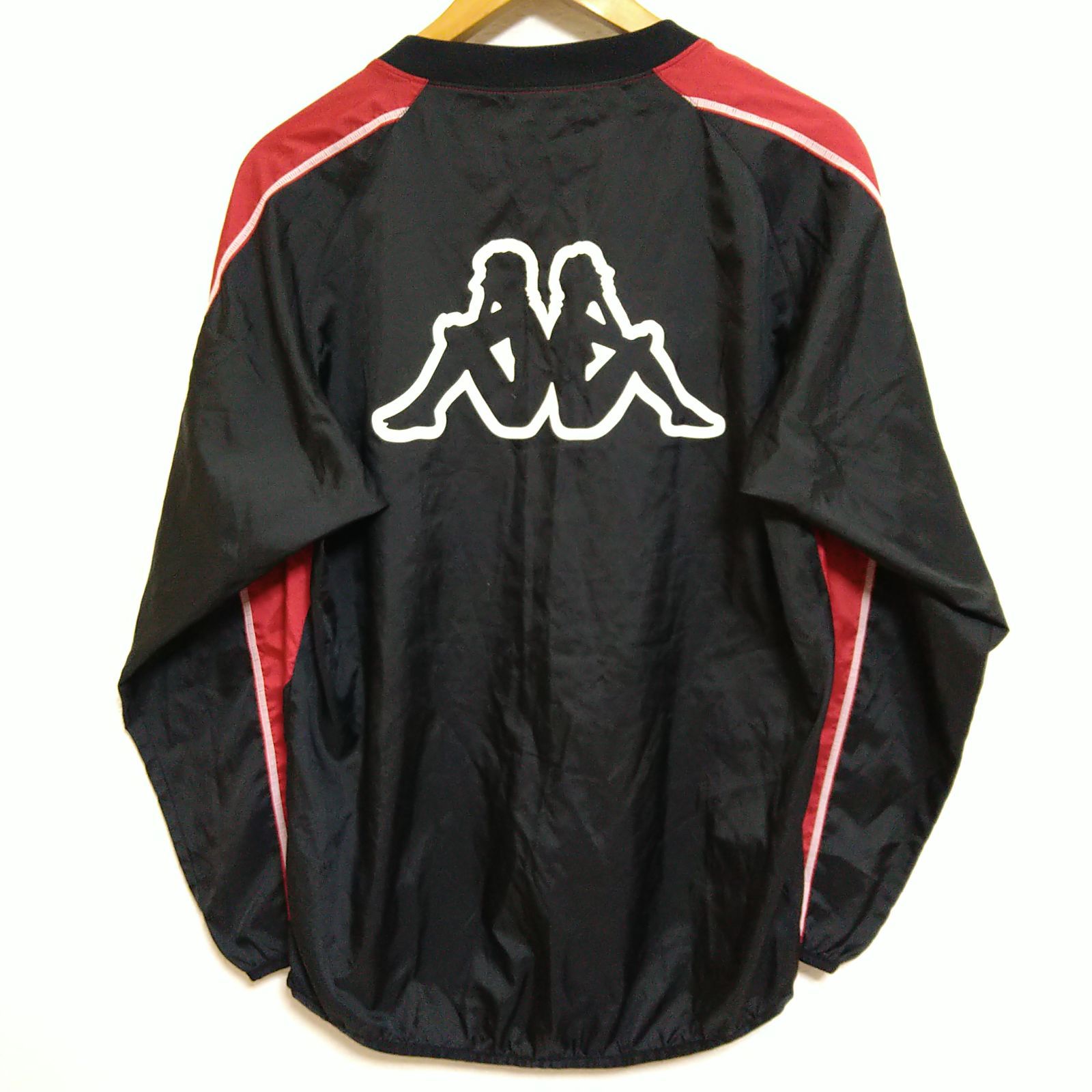 w^)b kappa カッパ ピステシャツ Vネック ウィンドブレーカー プリント