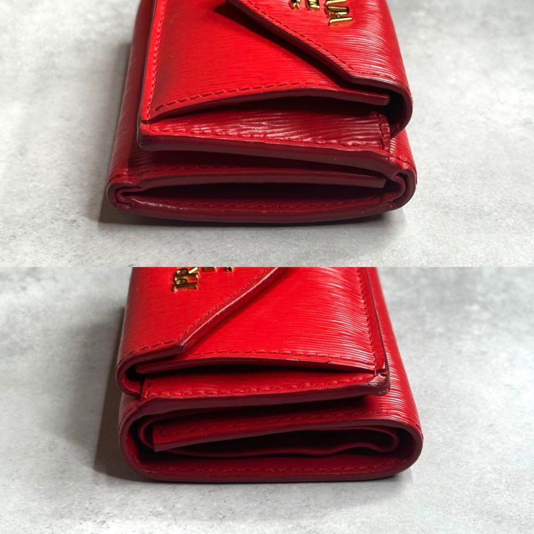 PRADA プラダ ヴィッテロムーブ レザー コンパクトウォレット レッド 赤 ✨美品✨PRADA プラダ コンパクトウォレット ヴィッテロムーブ