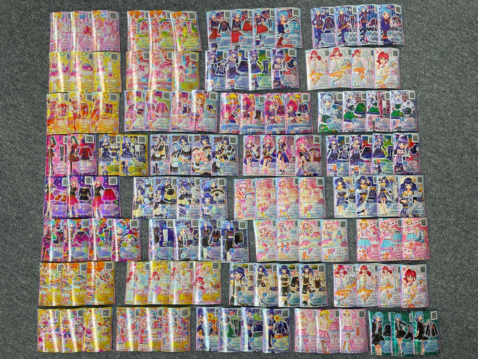 ①【美品】アイカツカード 120枚 まとめて セット 大量　【G2/0129-1】