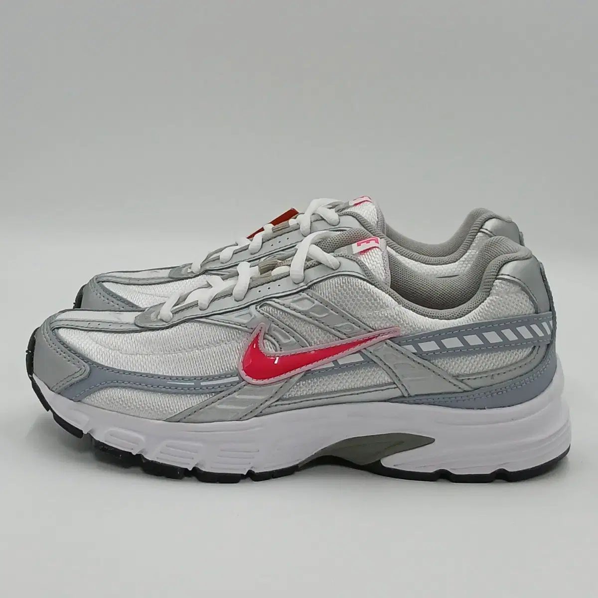 NIKE ナイキ レディース ランニングシューズ スニーカー 245