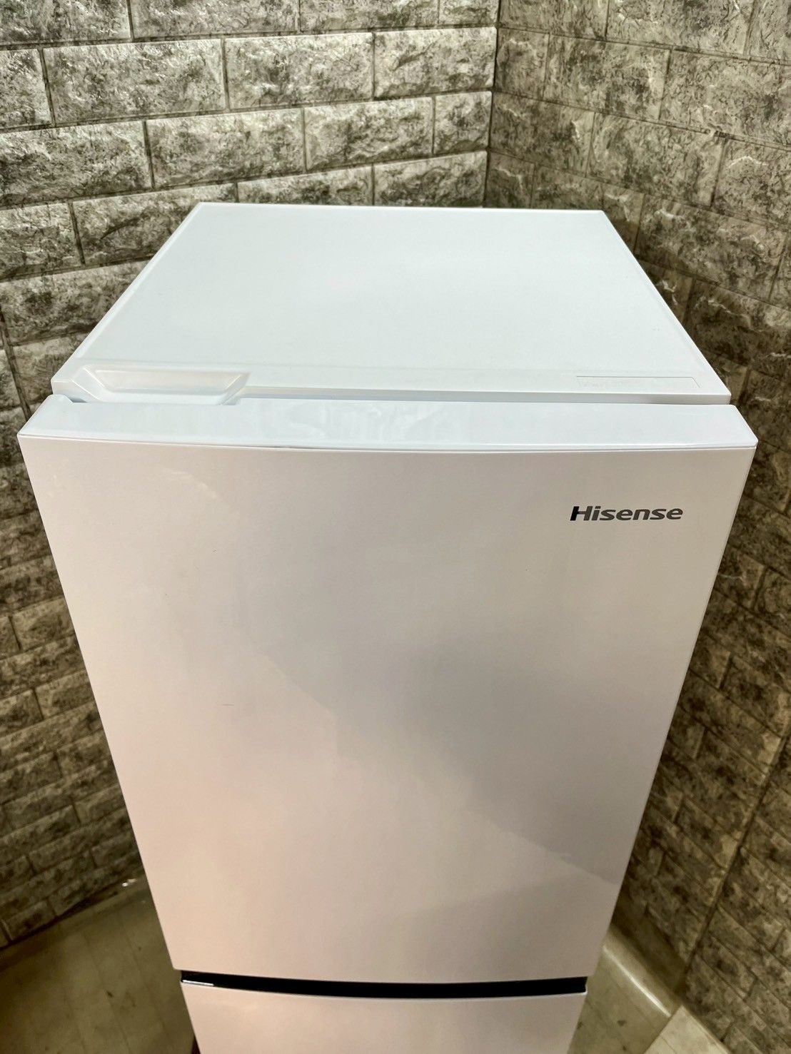 大阪送料無料★3か月保障付き★冷蔵庫★2020年★HR-D15E★R-124 大阪送料無料☆3か月保障付き☆冷蔵庫☆ハイセンス☆2ドア☆2020年☆HR