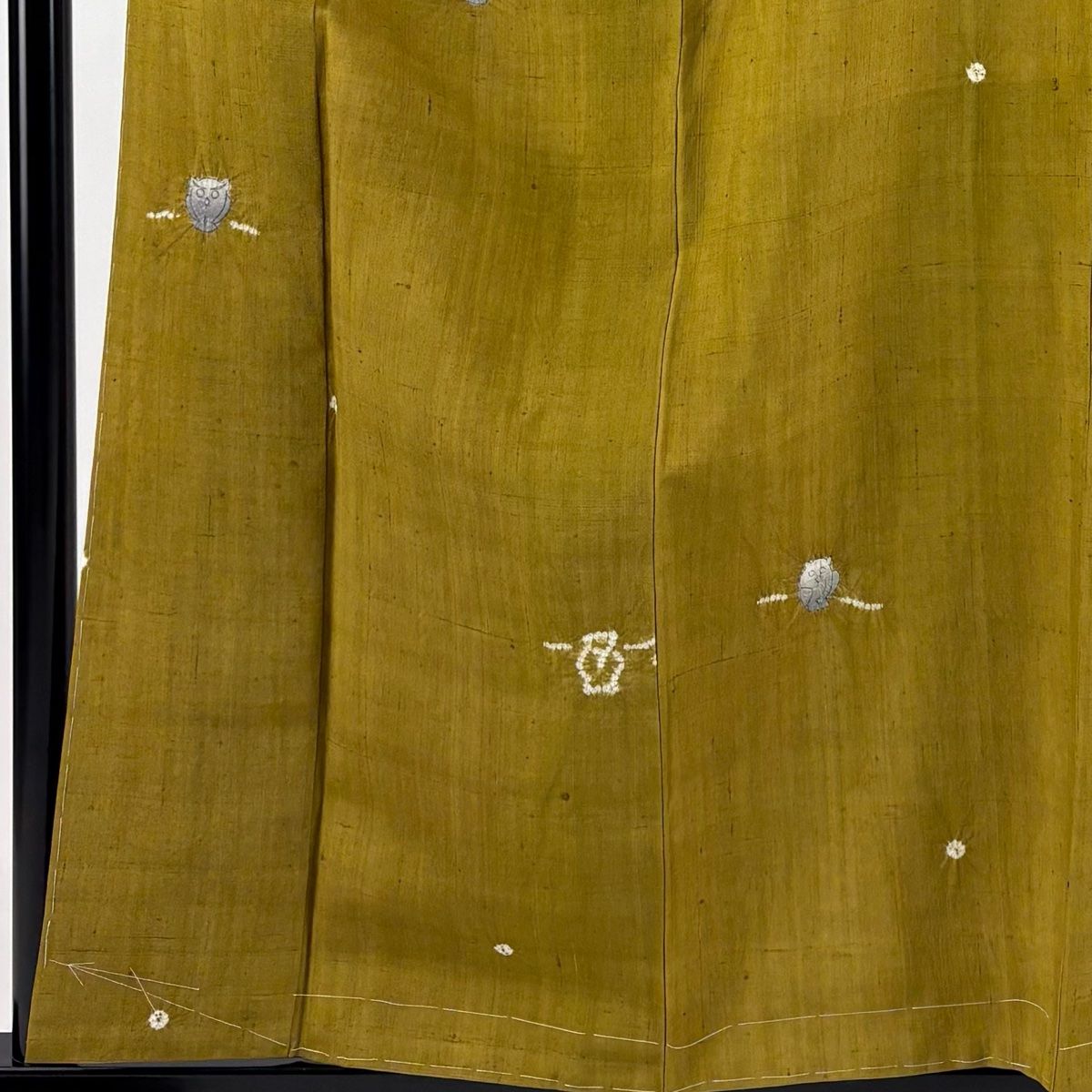 小紋 身丈159.5cm 裄丈63cm S 袷 紬地 ミミズク 絞り 鶯色 正絹