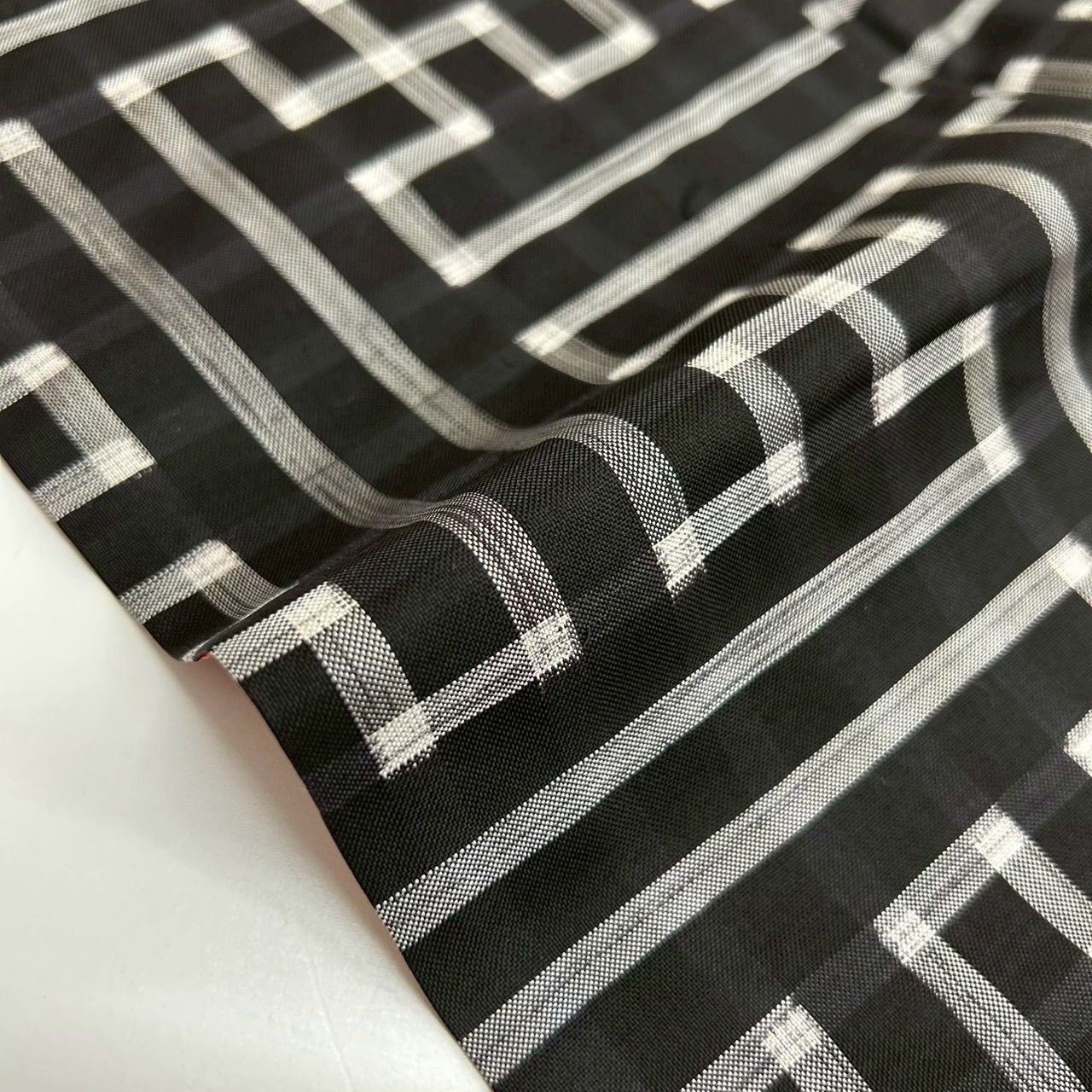 本場奄美大島紬 秋名バラ 龍郷 白 希少 裄65.5 正絹 着物 MK-090