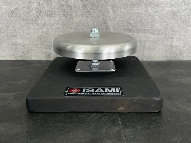 ゴング ISAMI イサミ 格闘技 プロレス ボクシング 木槌付き 金属鐘 木製台 約 25×30×13 cm | 513894