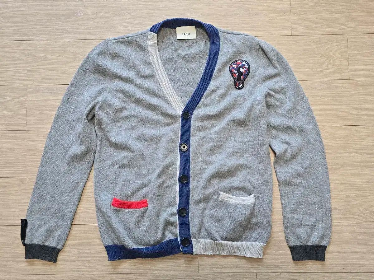 FENDI フェンディー 8A 極美品 FENDI フェンディ だまし絵T FENDI フェンディー 8A 極美品 FENDI フェンディ だまし絵T