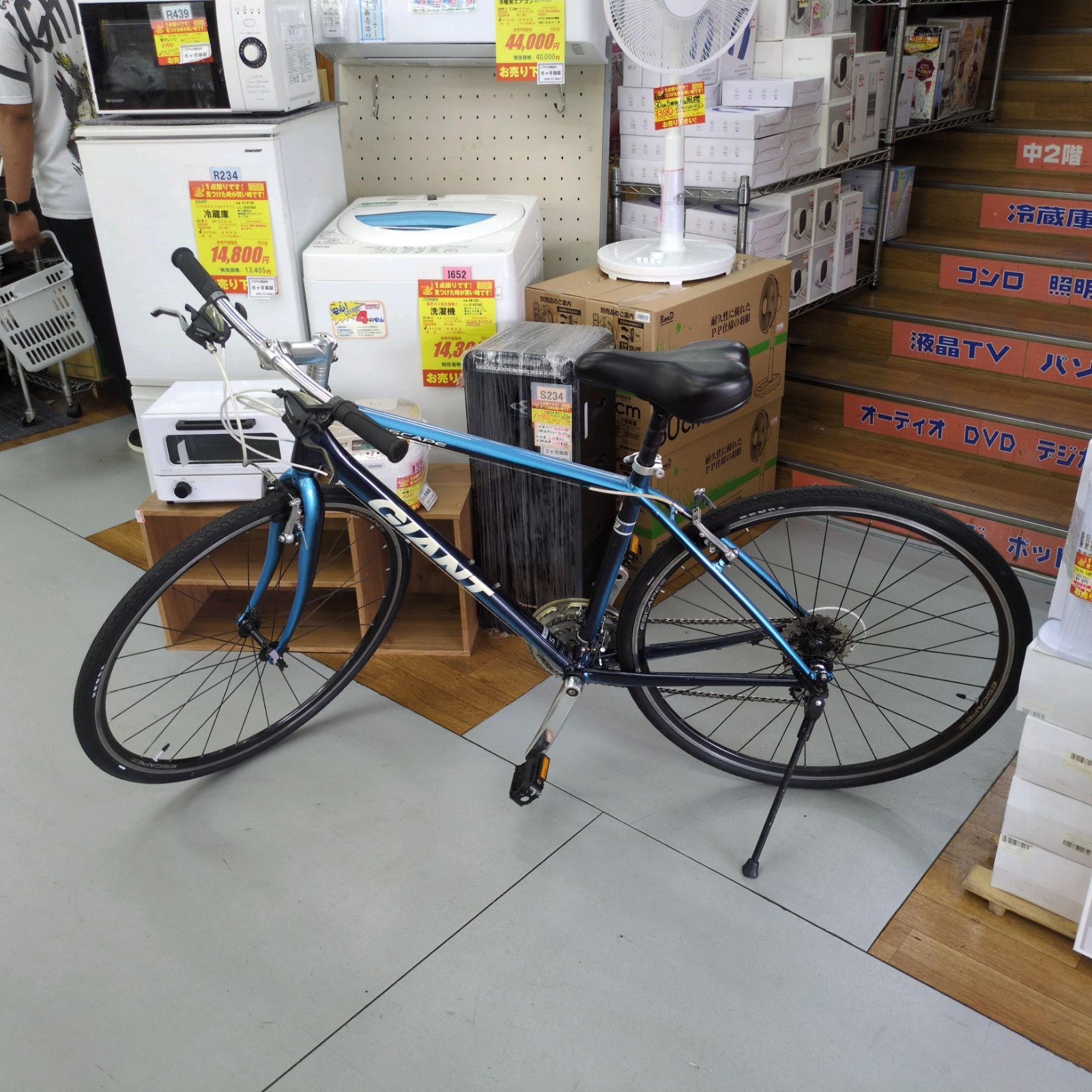 J501 多少の小キズ使用感 クロスバイク GIANT ESCAPE R3 3✕8段