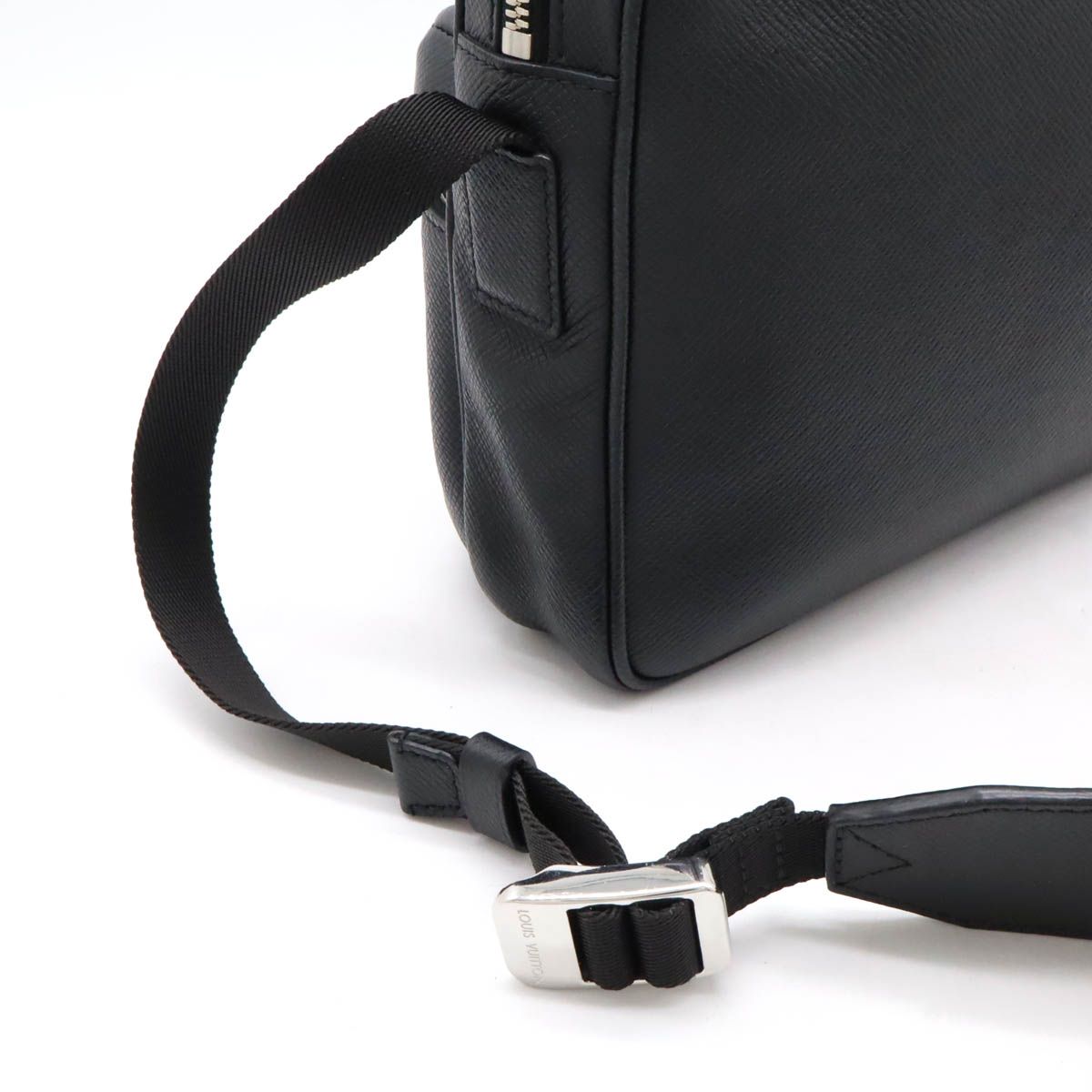 LOUIS VUITTON ルイ ヴィトン タイガ アウトドア メッセンジャーPM