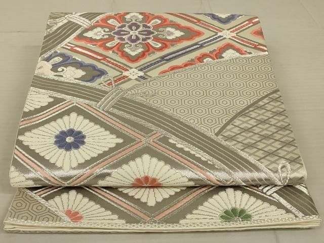 美品未着用 正絹 プラチナ 銀箔二重織 華紋 通年 半幅小袋帯 着物 A3075 プラチナ箔 熨斗目に羽と蝶の華文の袋帯 正絹 銀糸