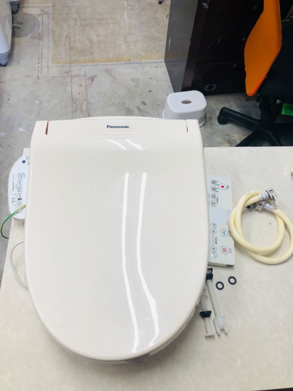 B01 パナソニック 温水洗浄便座DLーRN20-CP 2019年製（B01 