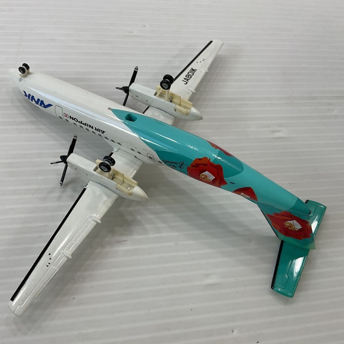 エーエヌケー商事株式会社/全日空商事 ANK DHC8-300 TSUBAKI/ツバキ JA801K/DH28001 1:200 飛行機 模型