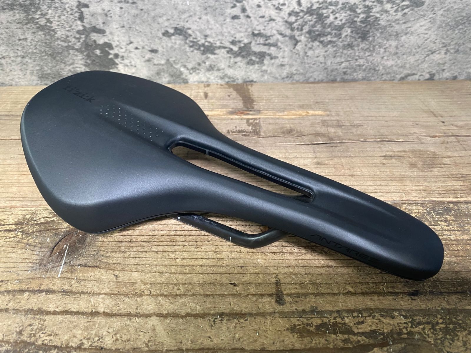 【値下げしました！】fizik アンタレス VENTO 00 140mm VENTO ANTARES 00 | カワシマサイクルサプライ | スポーツ