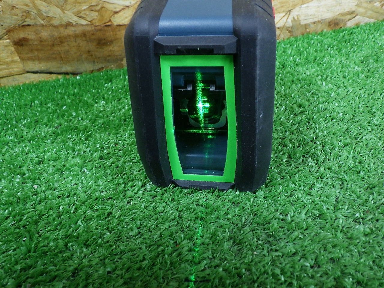 未校正の品 ボッシュ クロスラインレーザー グリーンレーザー GLL30G レーザー墨出し器 測定器 電動工具 BOSCH 現状お渡し 品