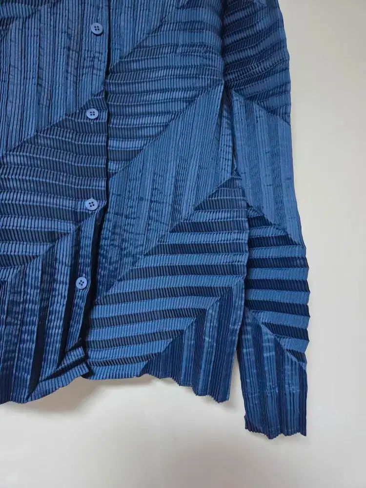 ISSEY MIYAKE(イッセイミヤケ) ISSEY MIYAKE 立体的な