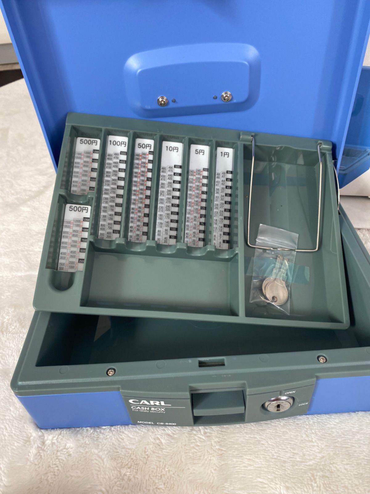 新品 A5 キャッシュボックス 金庫 青ブルーCB-8400-B - メルカリ