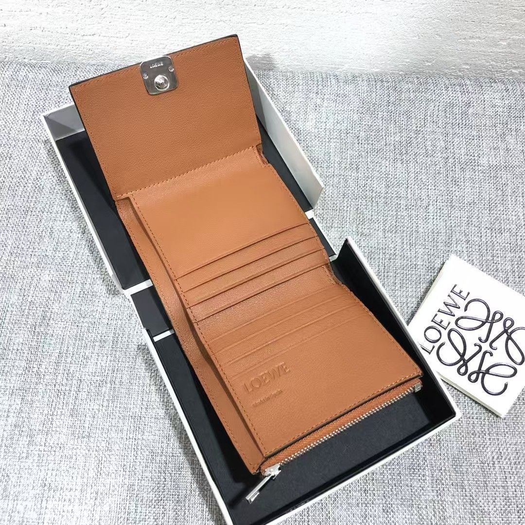 日本製 新品未使用 LOEWE財布[本日特価|新品未使用品] メルカリ - 小物