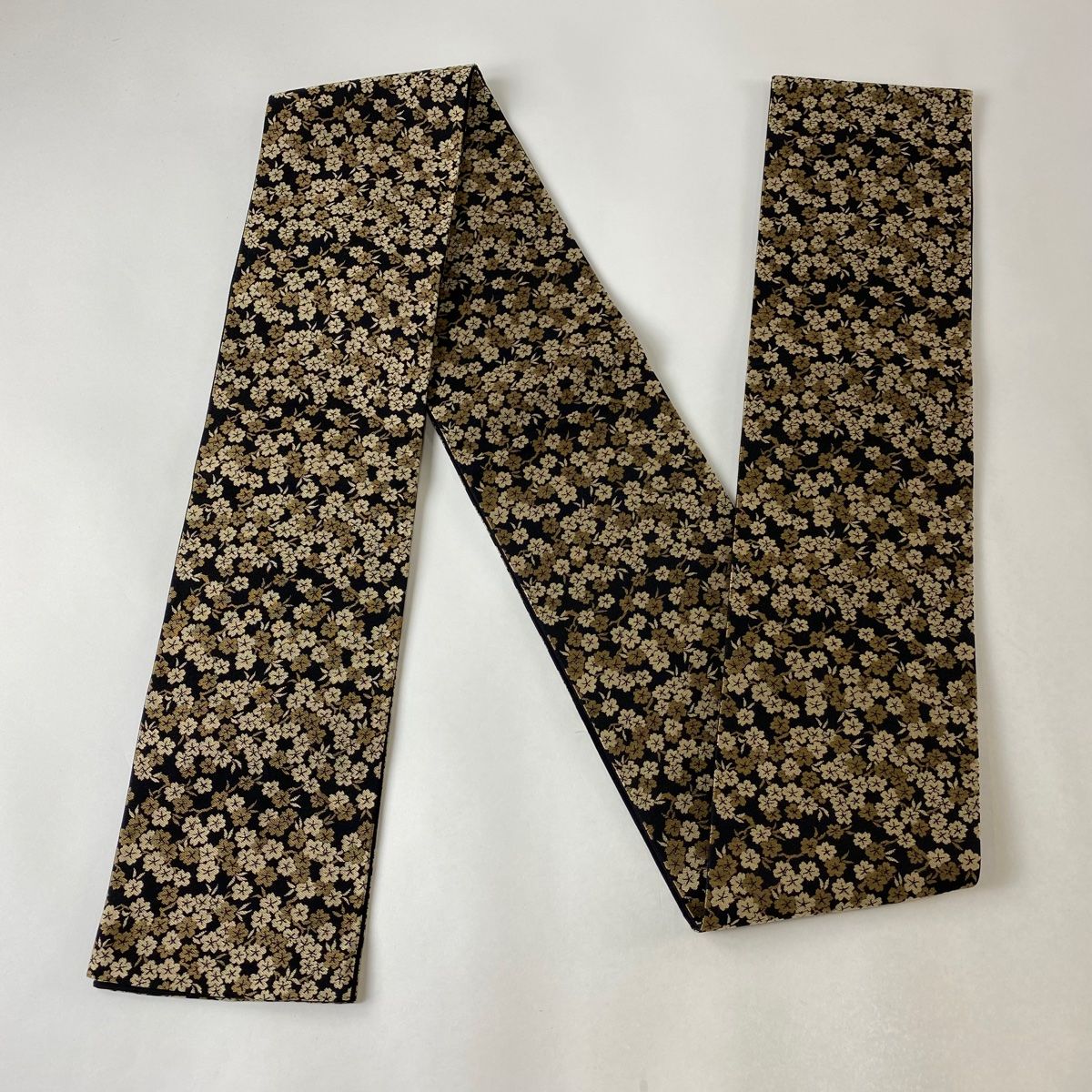 半幅帯 美品 名品 縞 幾何学 山吹茶色 正絹 中古 半幅帯 名品 山吹茶色 正絹 【中古】（半幅帯 美品 名品 縞 幾何