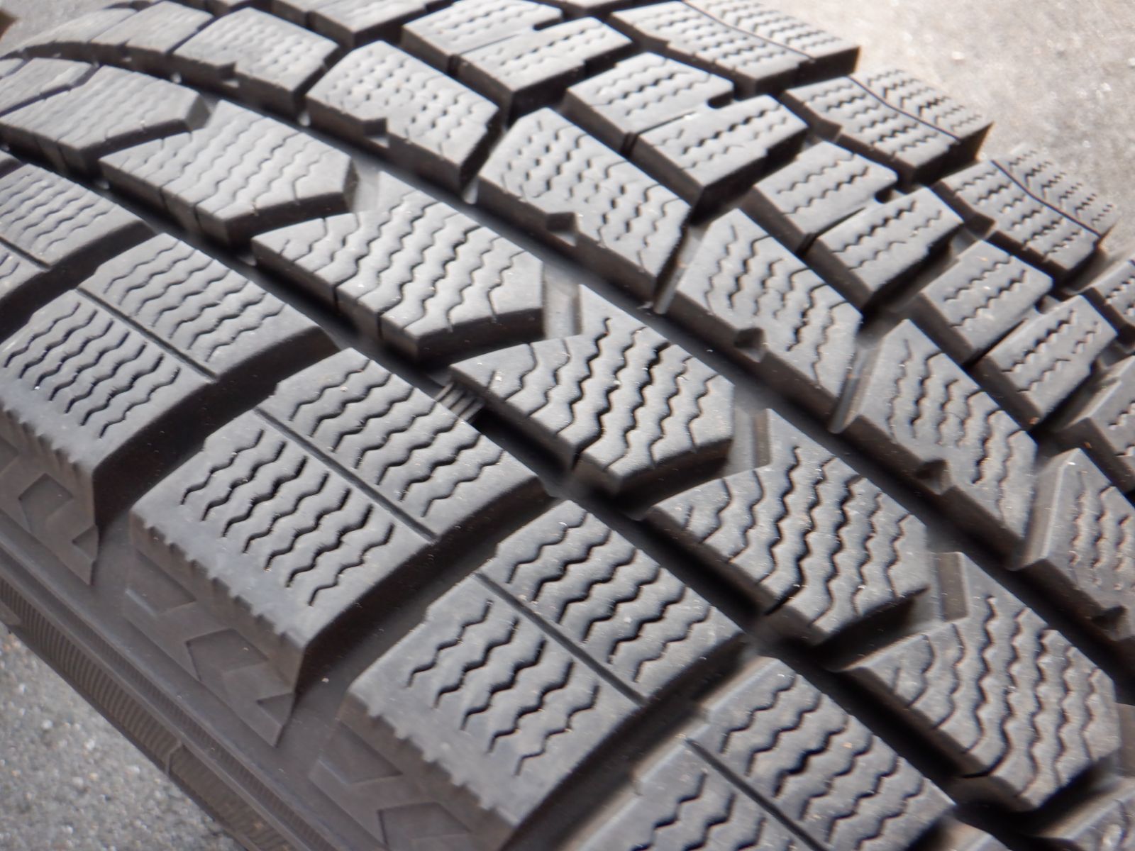 215/70R16 ダンロップ ウインターマックス02 中古冬２本2020 ① 215/70R16 ダンロップ ウインターマックス02 中古冬2本2020 ①