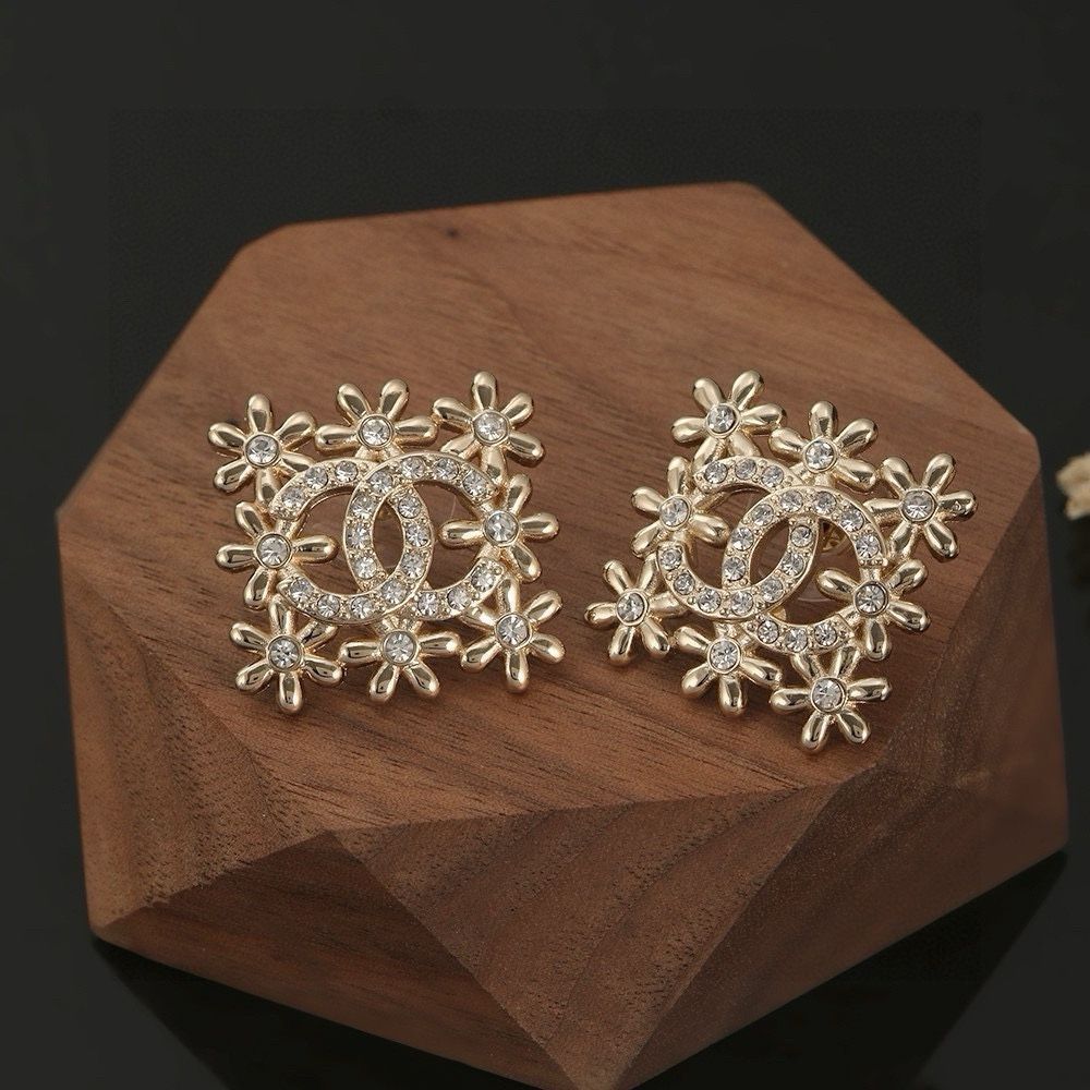 【エレガントなデザイン☆】CHANEL イヤーアクセサリー☆ 今日特価】Chanel シャネル 新入荷イヤリング レザーデザイン