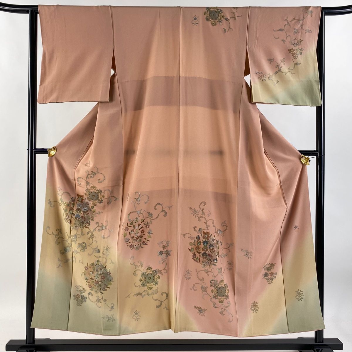 訪問着 身丈152.5cm 裄丈62cm S 袷 落款 草花 花唐草 刺繍 金糸 ピンク 正絹 秀品