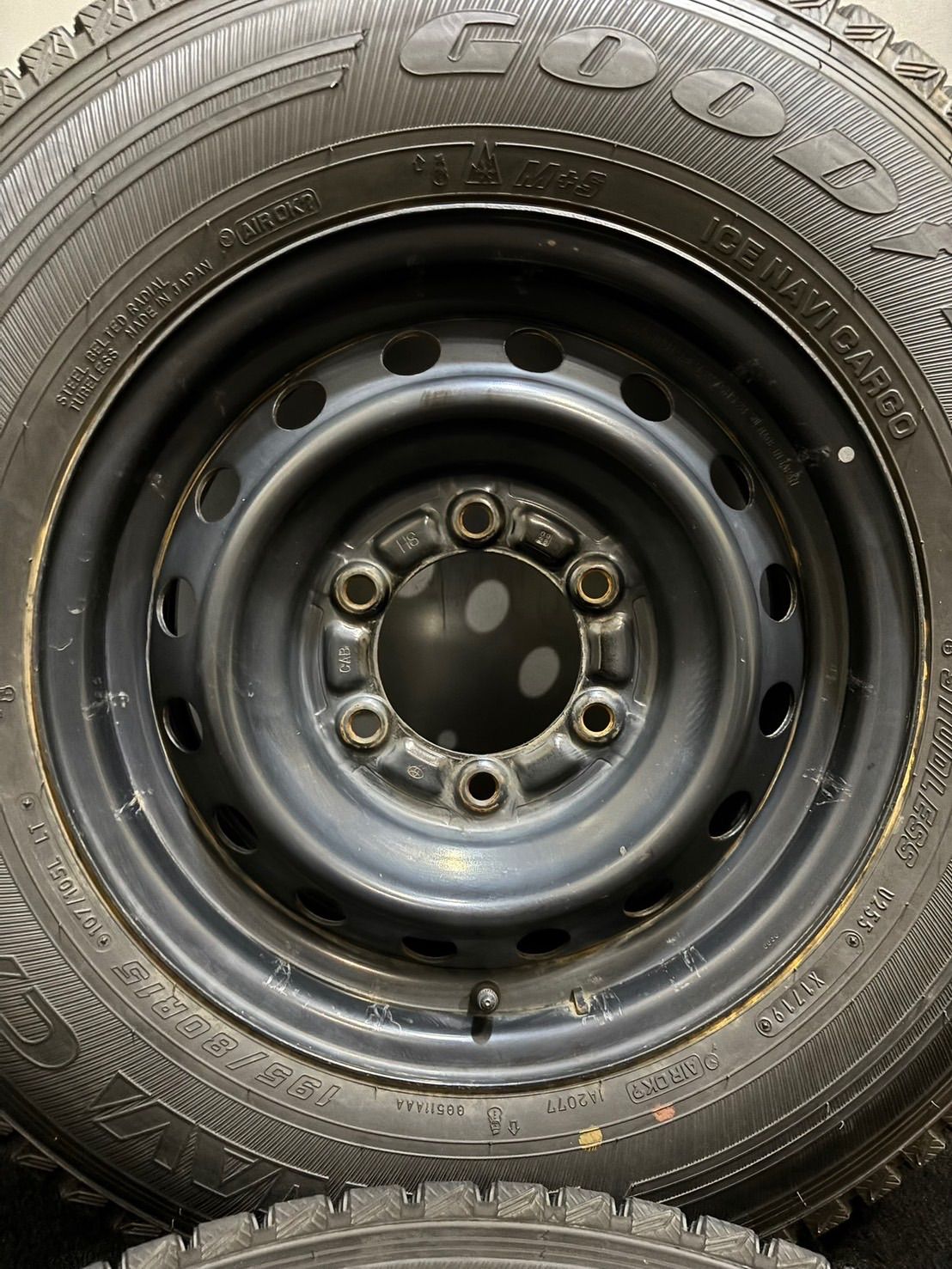 195 80R15 107 105L LT GOODYEAR ICENAVI CARGO 19年製 トヨタ 200系 ハイエース 純正 15インチ 6J 35 139.7 6H スタッドレス 4本 南7-K247