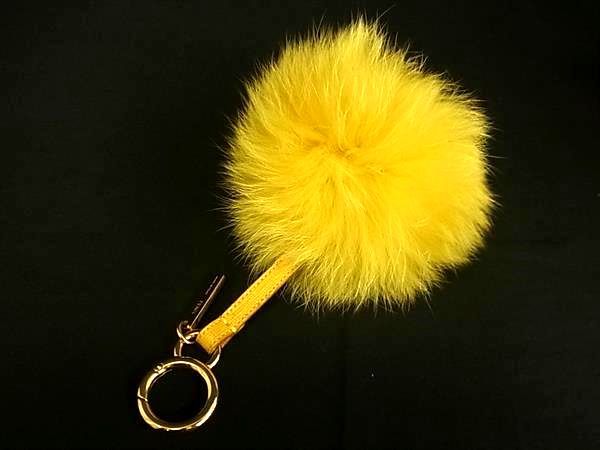 FENDI - ■極美品■ FENDI フェンディ ポンポンチャーム ファー×レザー キーホルダー キーリング バッグチャーム イエロー系 FA4102 □極美品□ FENDI フェンディ ポンポンチャーム ファー×レザー