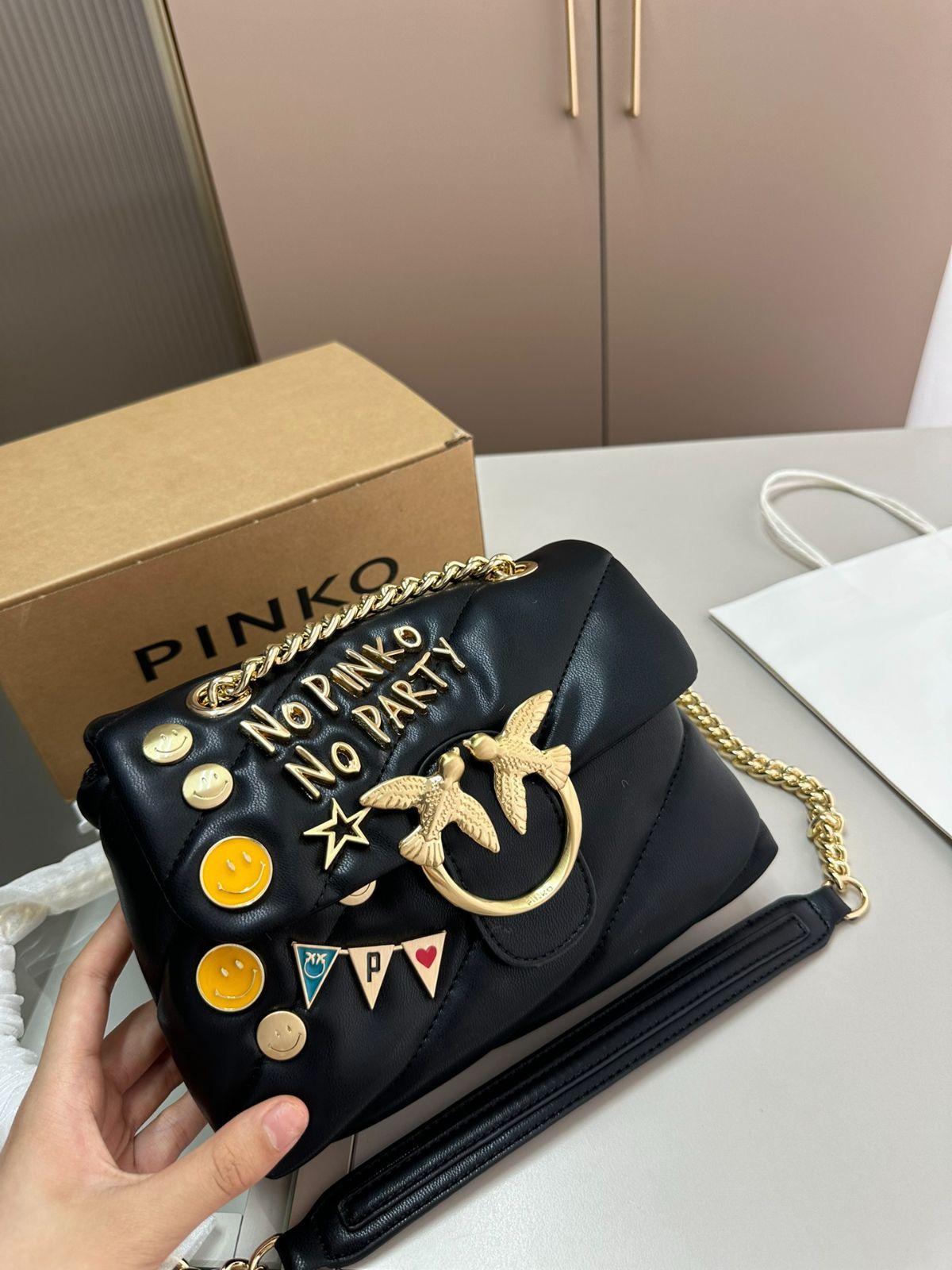 今日 PINKO バッジ スワロウバッグ 在庫 価格