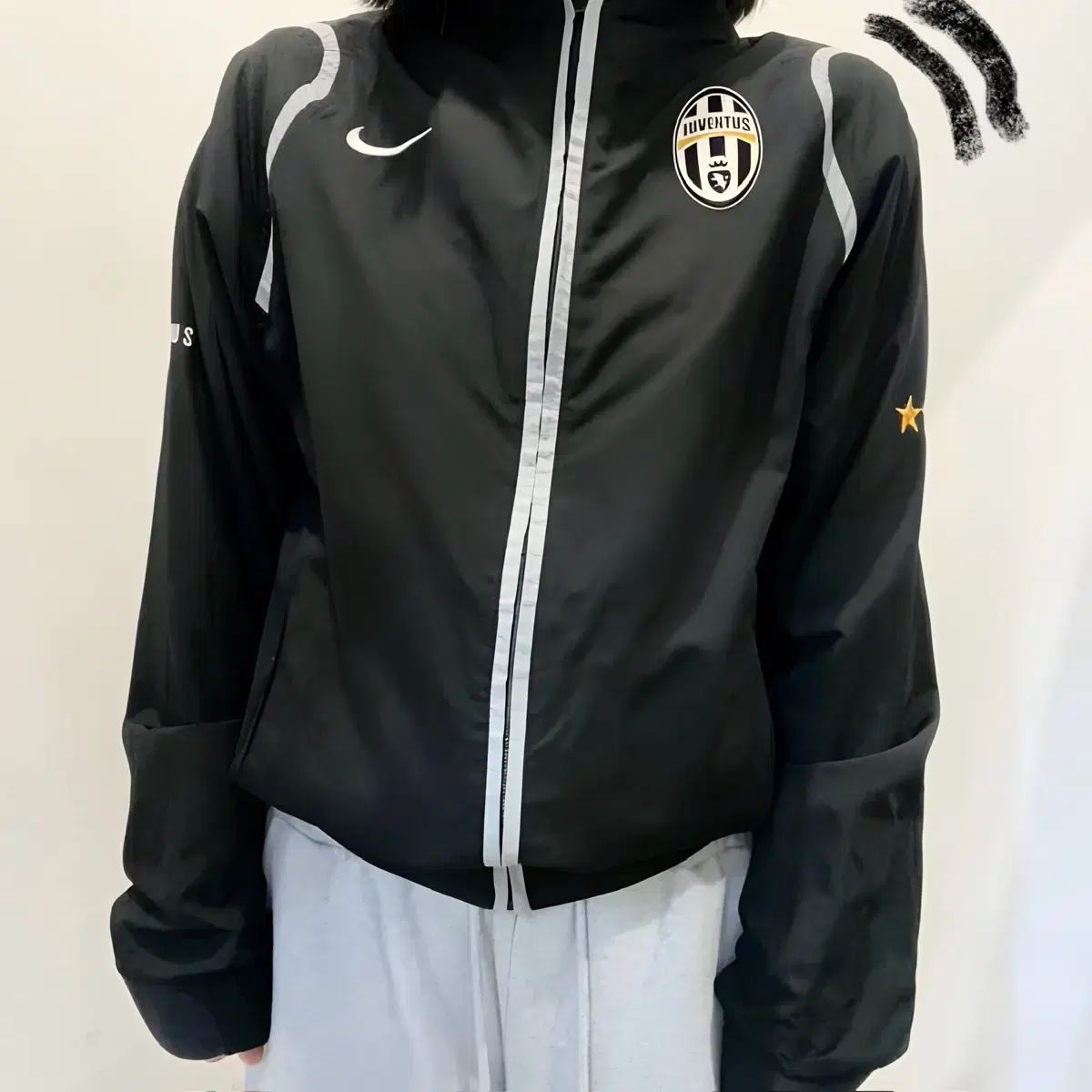 S Nike(ナイキ） ユヴェントス 黒 ウインドブレーカー