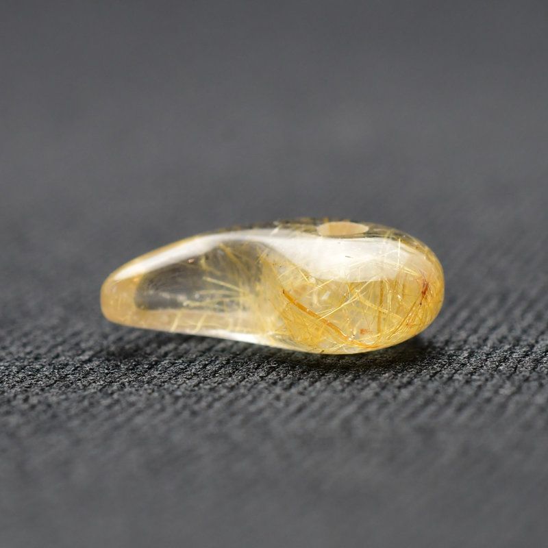 【往復送料無料】 美しく繊細な金針 人気 勾玉 ゴールド ルチル クォーツ KMr61 お守り効果 力が宿る パワーストーン 勝負運 金運 目標達成 プレゼント 守護石 京海堂 天然石の卸 京の蔵