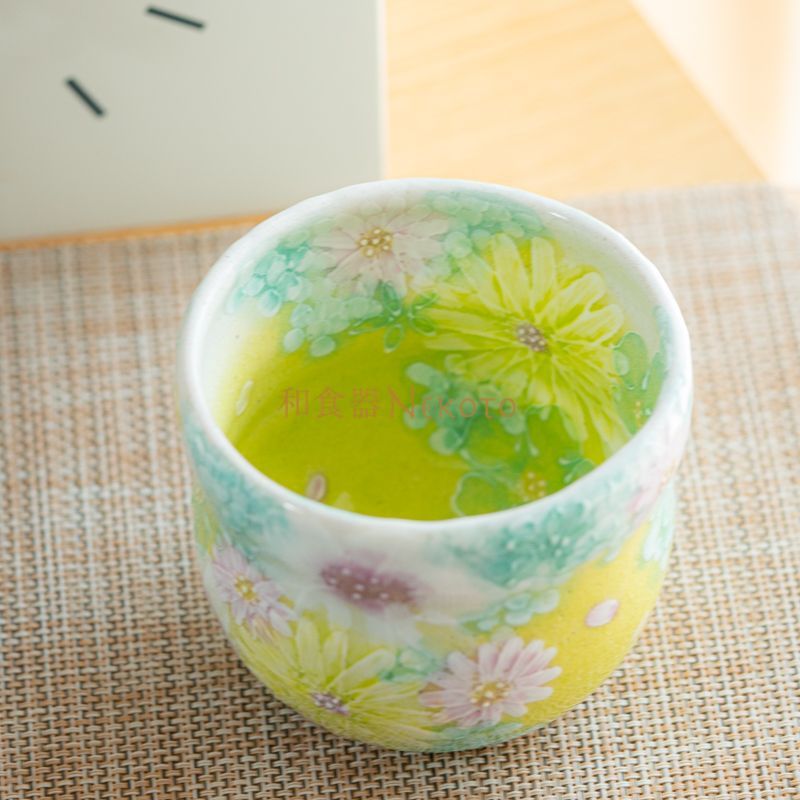 日本製 ゆずりは工房 ＊彩小花紋 福々碗 瓢型 ＊ 酒器 花柄 おしゃれ かわいい 陶器 瀬戸焼 和食器 手描き 海外プレゼント 贈り物 ギフト 母の日 敬老の日 誕生日44023