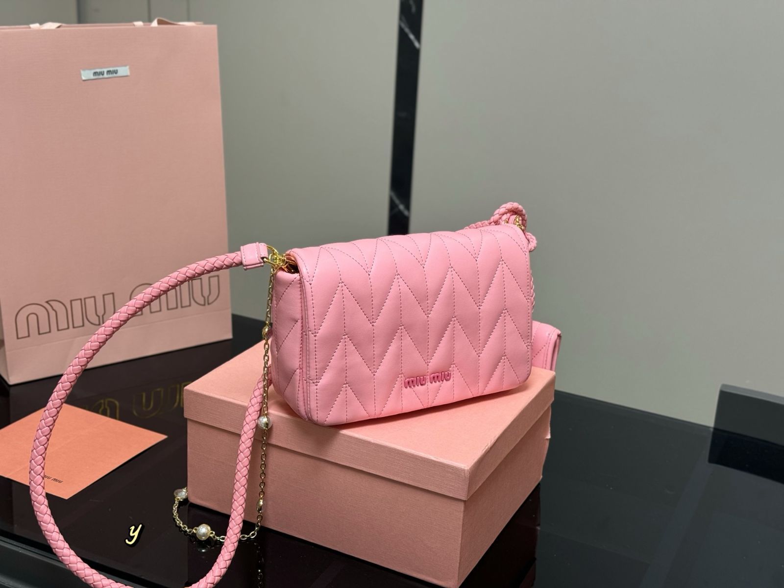 MIUMIU ビジューバケットバッグ 国内発】Miu Miu レザー ドローストリング バケットバッグ