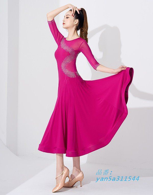 広がる裾 ステージ衣装