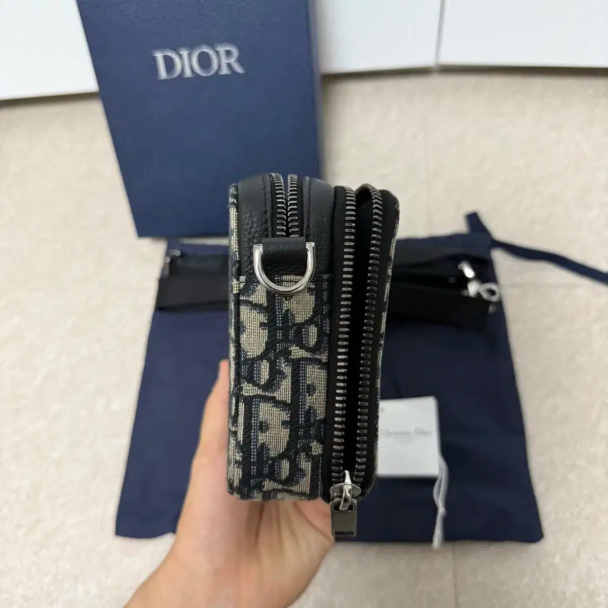 美品！ブルガリ モネーテ古代コイン 黒 エナメル クラッチバッグメダル