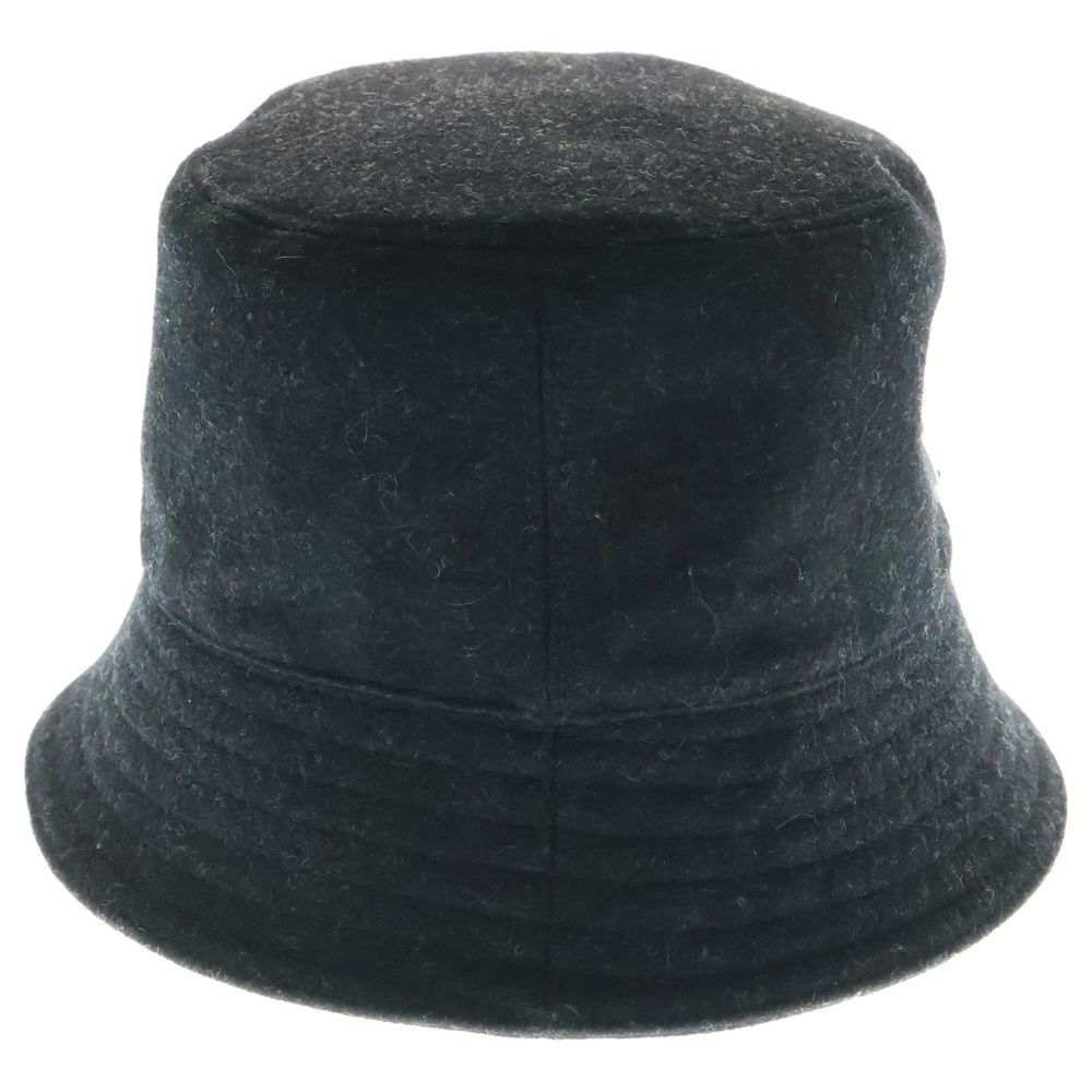 プラダ 三角プレート