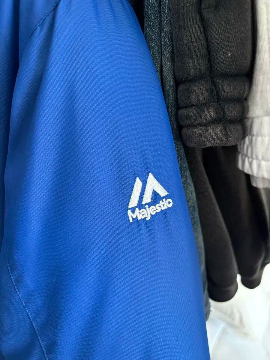 ウィンドブレーカー ブルー